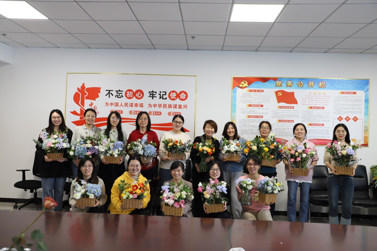 庆祝2023年国际三八妇女节济南分公司插花活动